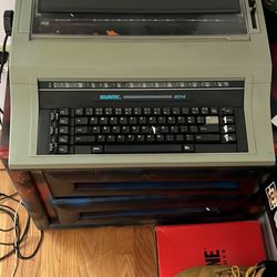 vintage type writer (untested as is)
