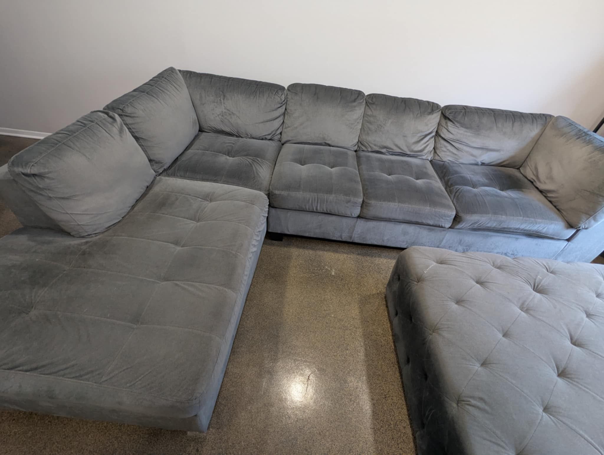 L-Shapes Sectional Sofa with free ottoman