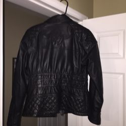 WOMEN’S LEATHER HARLEY DAVIDSON SIZE MEDIUM WOMEN ‘S RIDING JACKET