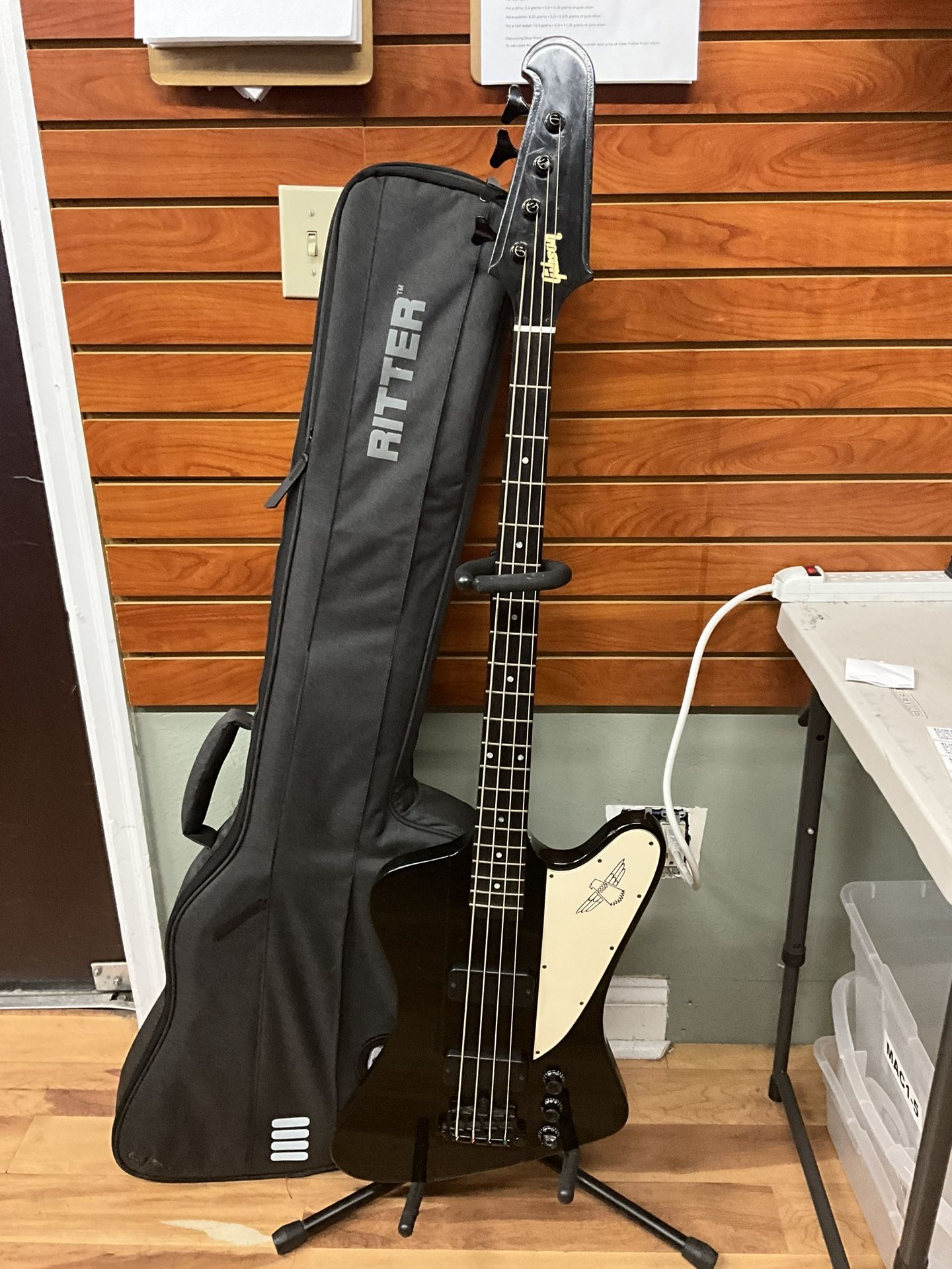 Gibson 4-string Electric Bass Guitar W/ Travel Case