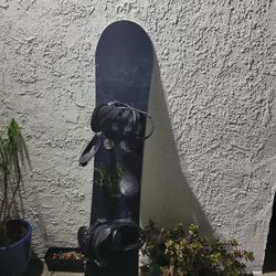 155 Burton snowboard with mission bindings and dragon goggles.
