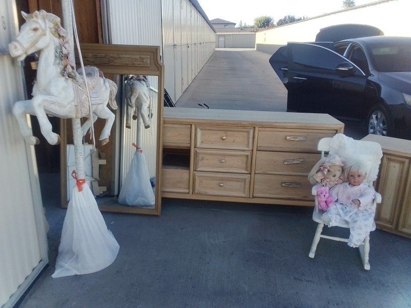 9 Drawer Dresser  2 end Tables  Mirror 