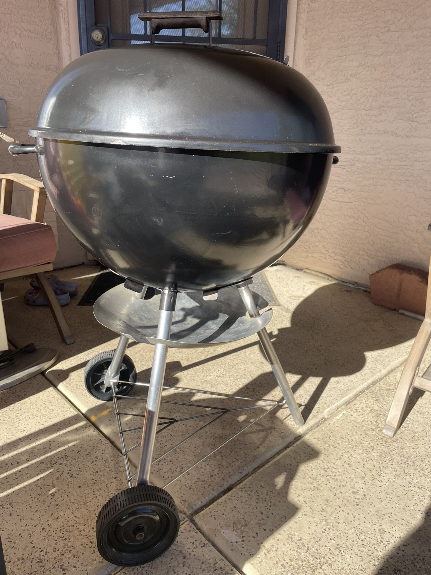 22” Jet Black Weber Charcoal Kettle Grill “The Texan” 