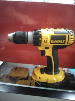DEWALT 1/2" CORDLESS HAMMERDRILL/ DRILL DRIVER