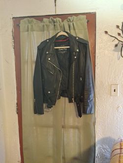 A woman's motorcycle jacket size extra large. Oh, my gosh, you're still you've real leather woman's extra large