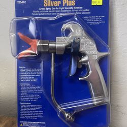 Variedad De Pintura Y Material