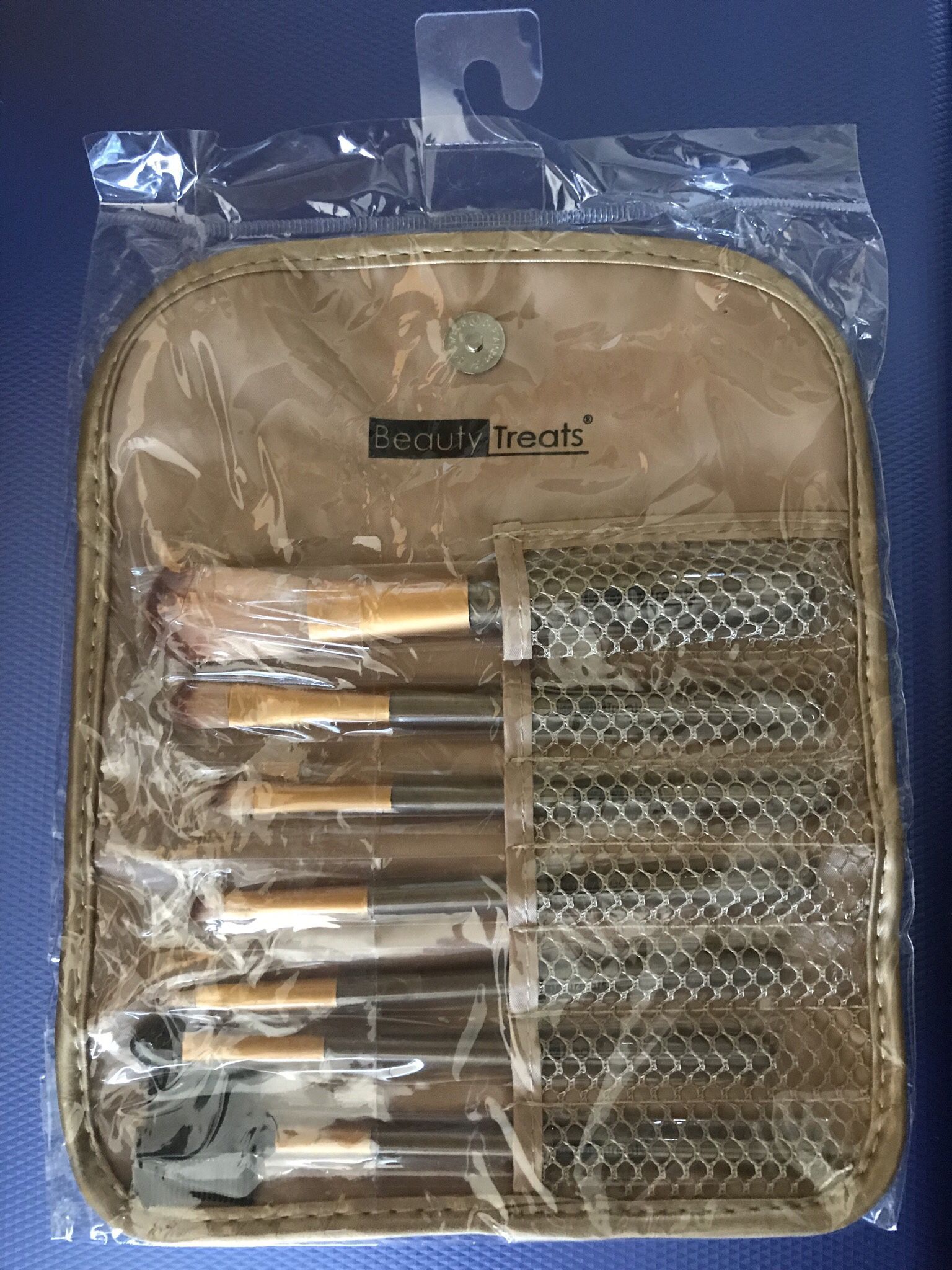 Makeup Cosmetics 7-Piece Brush Set With Bag - NEW and Still In Packaging