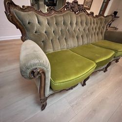 Classy Vintage Victorian Settee Sofa Couch