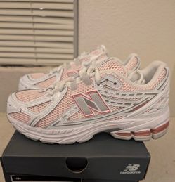 Women’s New Balance 1906R
