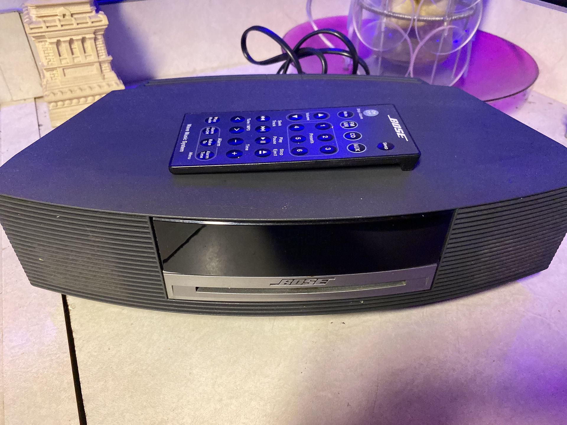 Bose wave radio with remote. Excellent condition