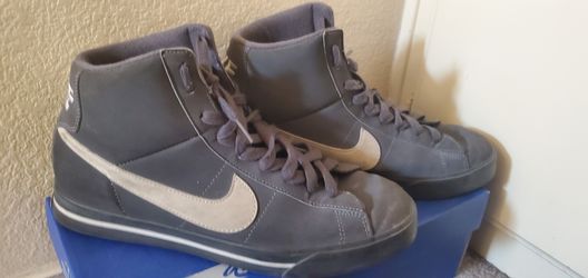 Nike's high tops size 10