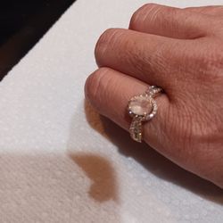 Beautiful Clean 1.2 karat diamond ring its 14kt rose gold it's also has morganite asking $900 cash must pick up Broadway and apache buckeye az I have 