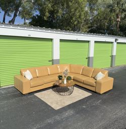 Beautiful Tan 3-Piece Leather Corner Sectional Couch/Sofa - Delivery Available 🚚