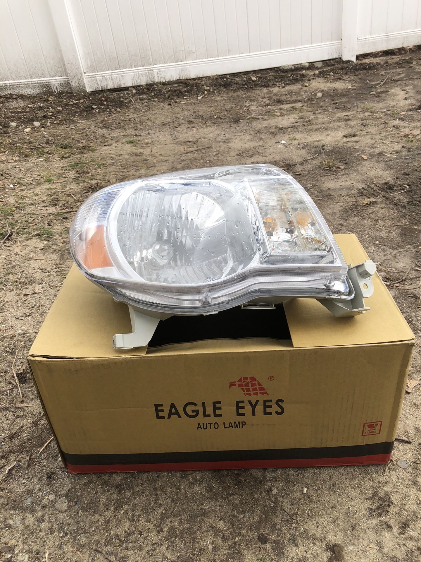 05 To 2011 Toyota Tacoma Right Side Headlight 