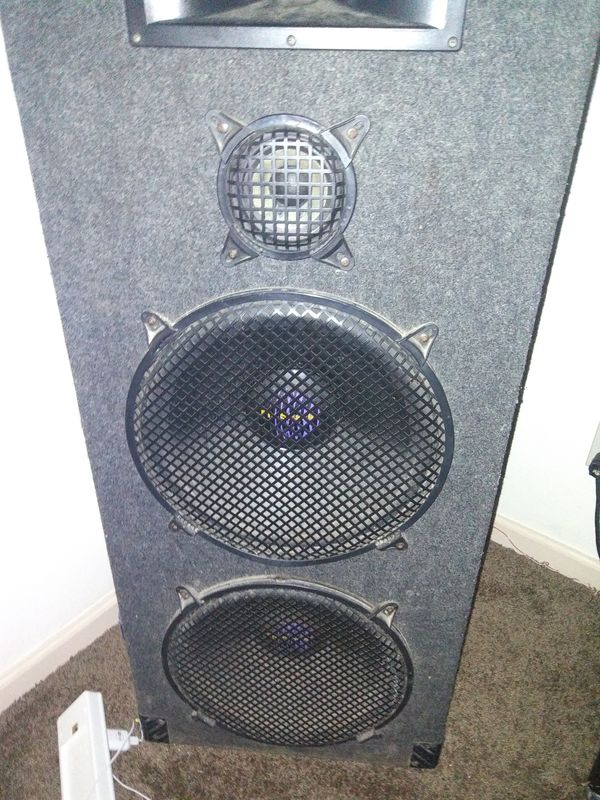 2 sets of Welton dual Pro studio 15" tower speakers for Sale in San
