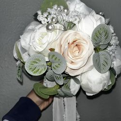 Lings Moments Bridesmaids Bouquet 