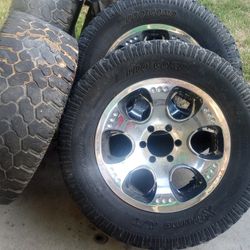 6 Lug 18 Inch Rims ........Tires Are No.Good Need Replacement All 4 Rims 