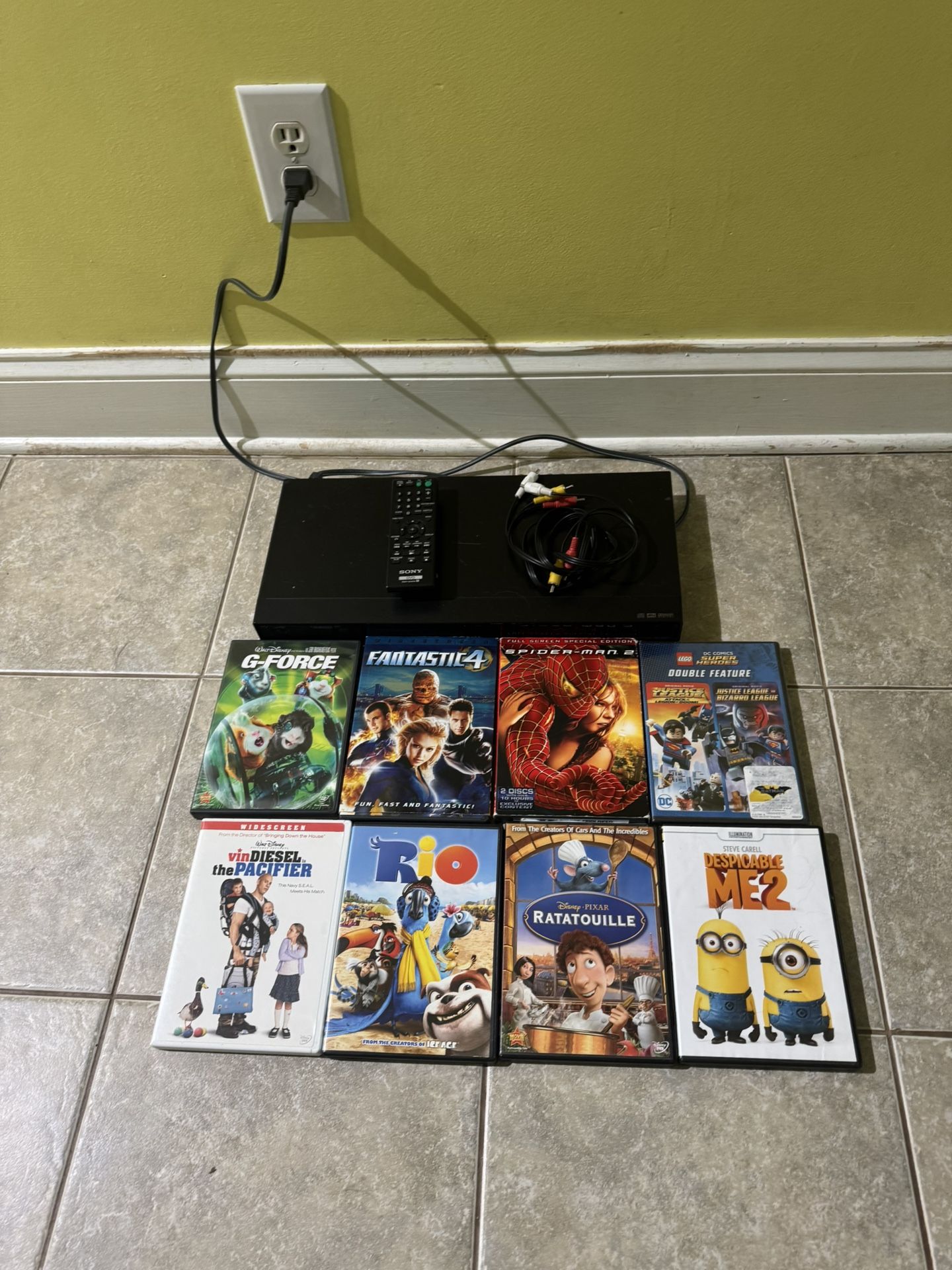 DVD player PLUS 8 family Movies