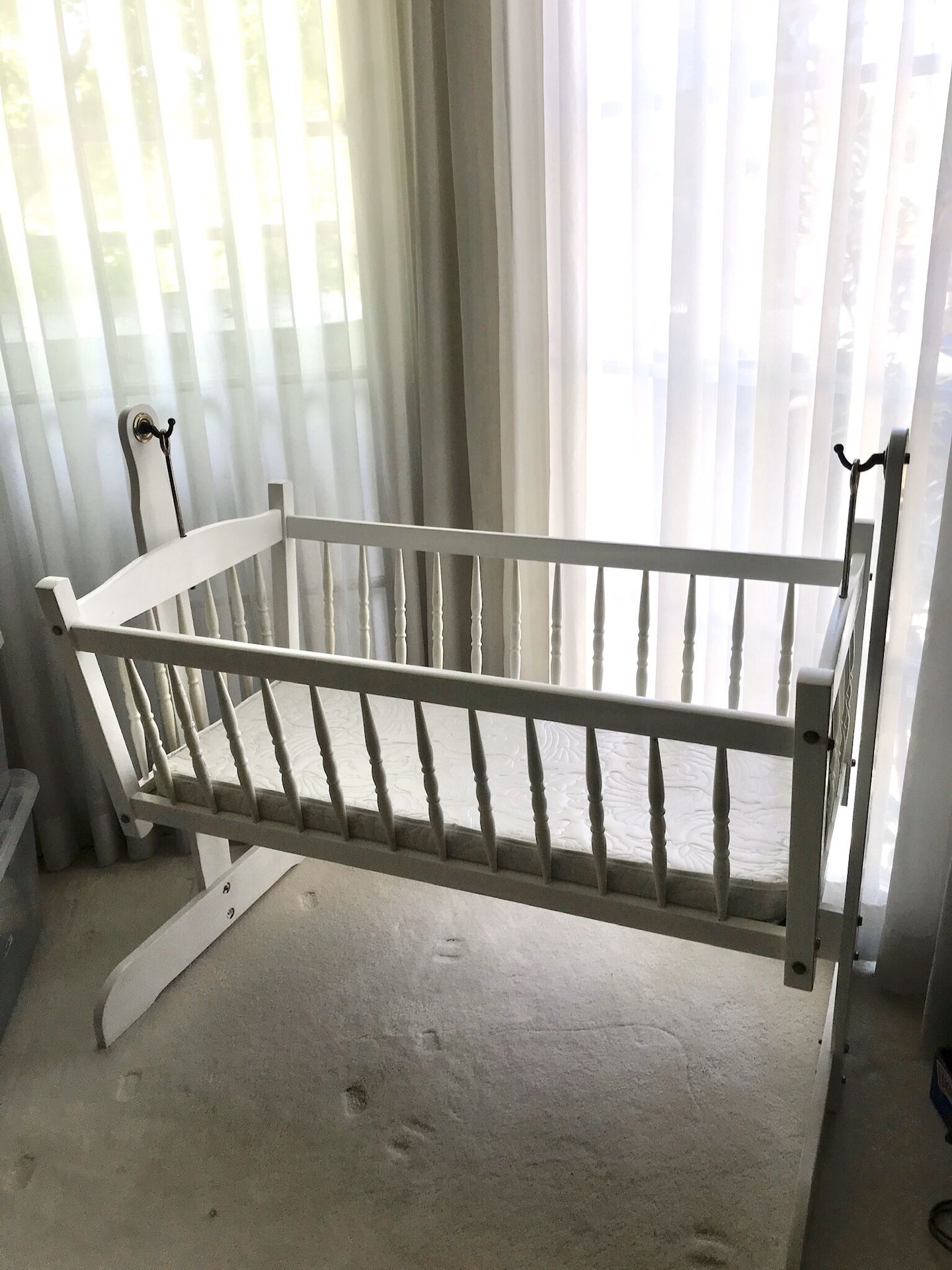 Like New White Wood Baby/Infant Cradle Bed Bassinet