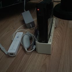 Black Wii (in good condition)