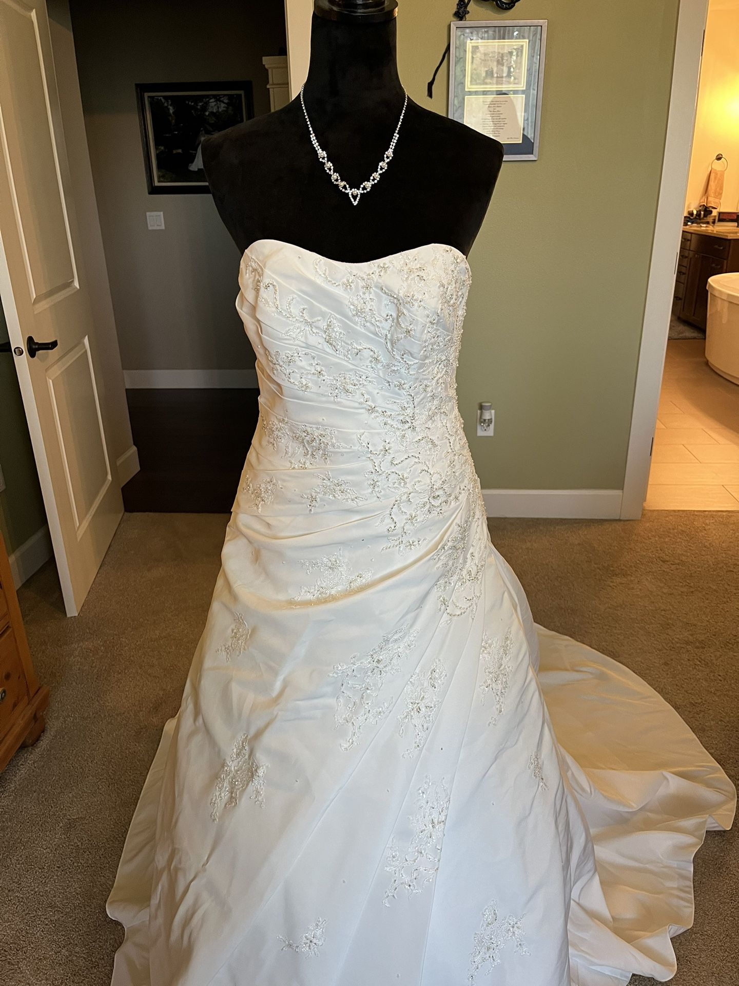 Size 8 Wedding Gown