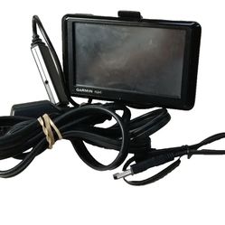 Garmin NUVI 1390T GPS Navigation System with Charger & Mount bundle