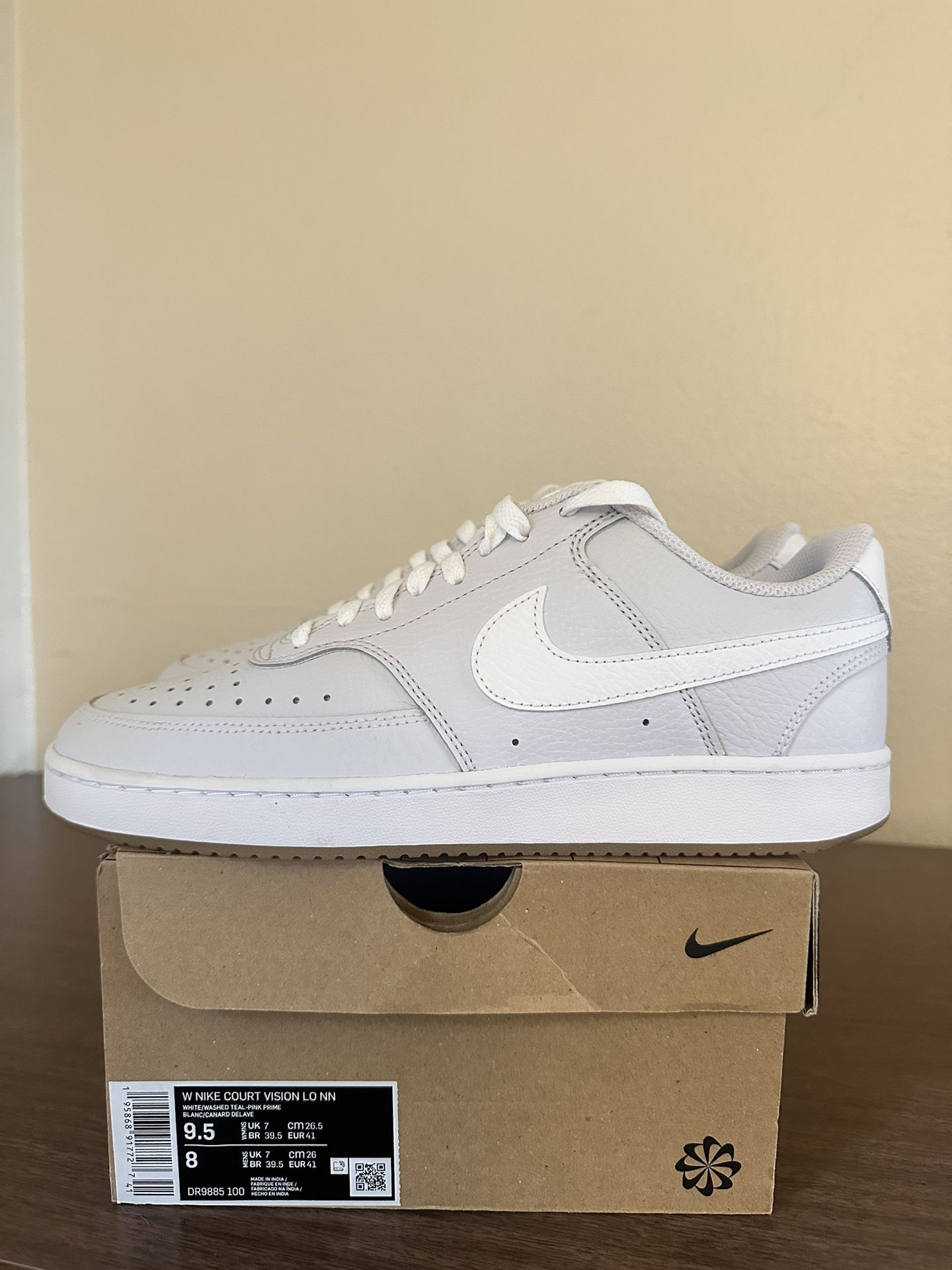 Women’s Nike Court Vision Low Size 9.5