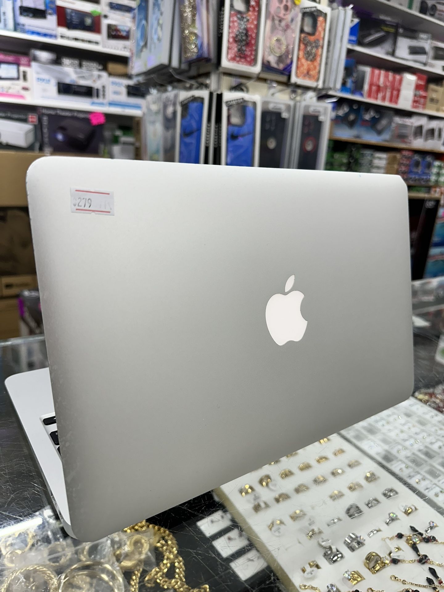 MACBOOK AIR 4GB 128 GB I5. SPECIAL