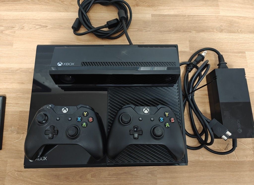 XBOX One Gaming Console Kinect Camera Controllers And Games Like 360, Series X S, PS4, PS5