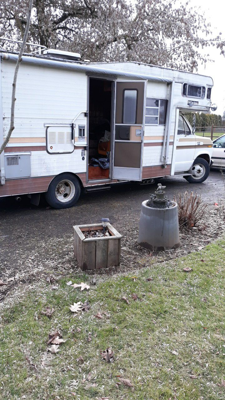 1978 Ford RV camp trailer roll a long