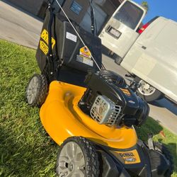 DEWALT GAS SELF-PROPELLED LANW MOWER NEW 