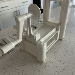 Spiralizer With 5 Different Attachments 