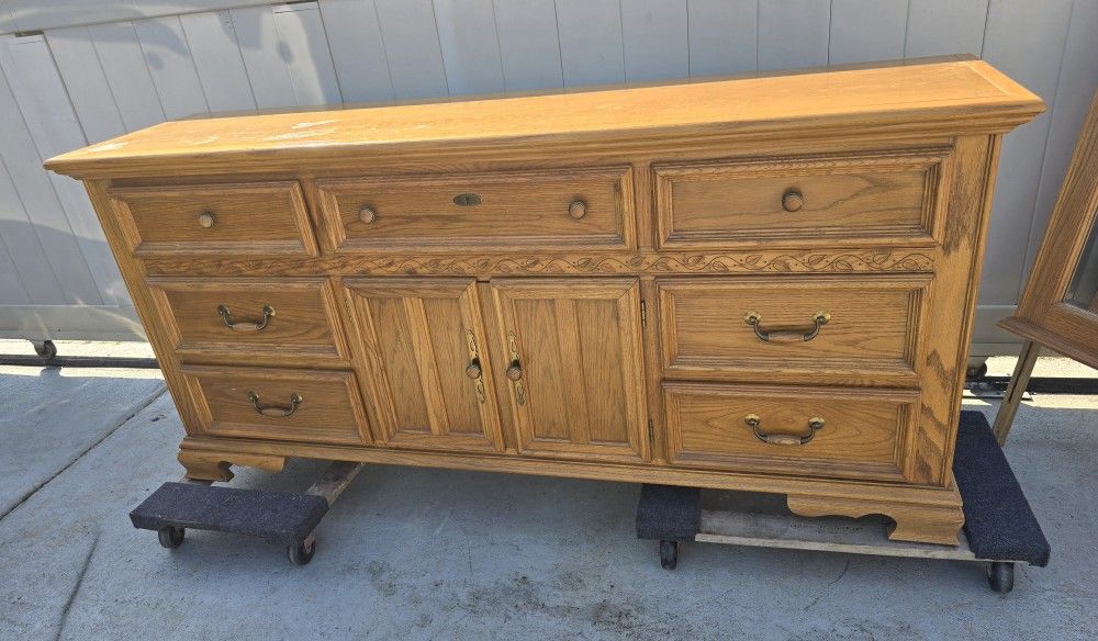 Stanley's Furniture Collection 9-Drawer Maple Dresser Mirror