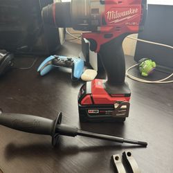 Milwaukee M18 FUEL Hammer Drill With 5.0 Battery 