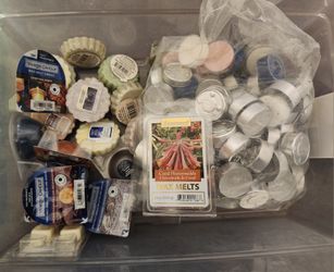 LARGE LOT OF CANLDE WAX MELTS