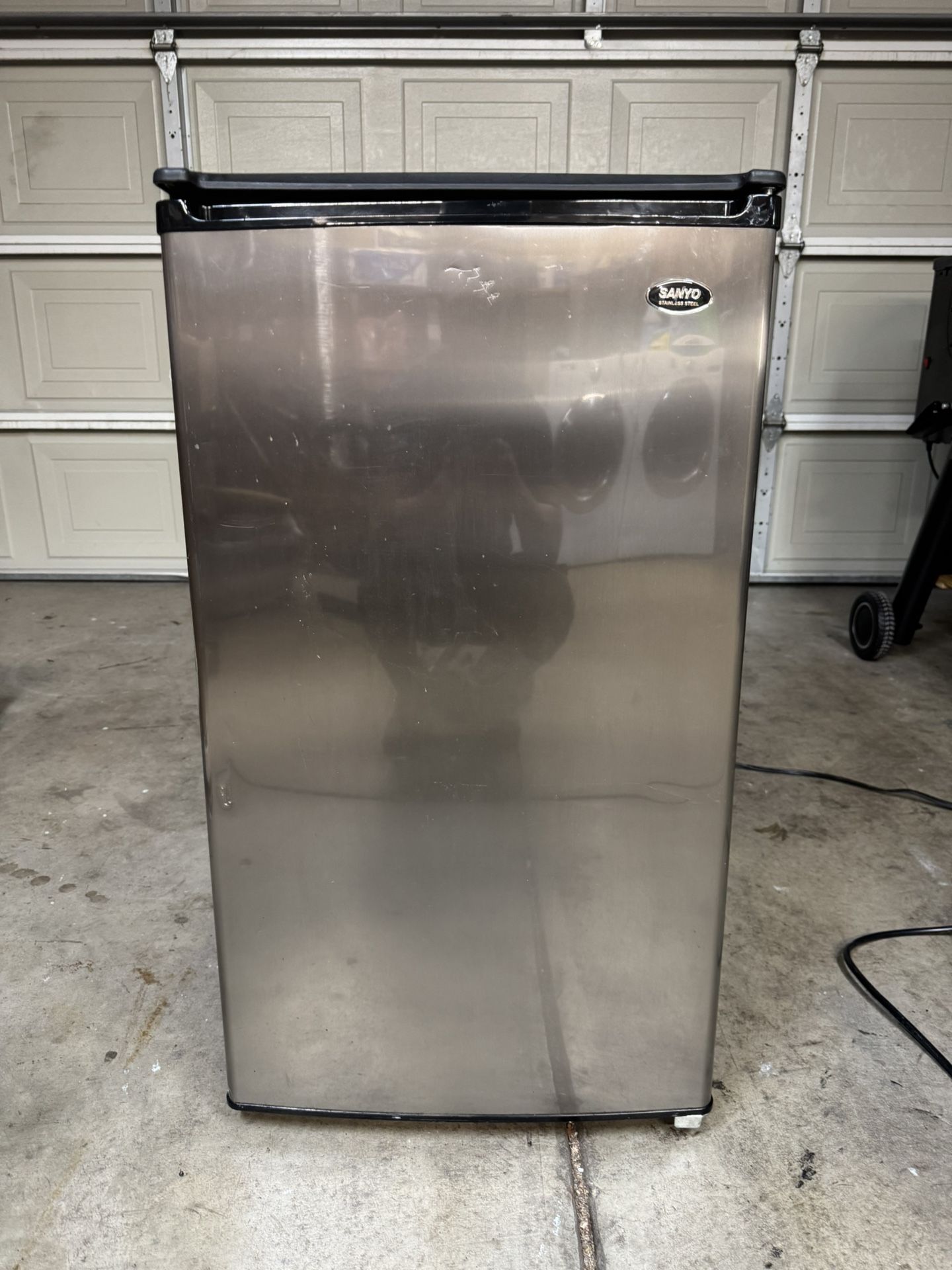 Sanyo SR-4433S Counter-High Mini Refrigerator with Stainless Steel Door