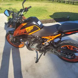 2022 KTM Duke 200