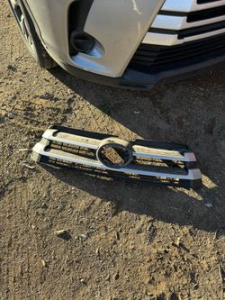 Toyota Highlander Grille