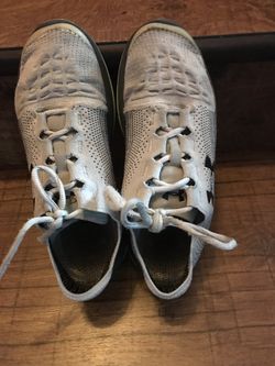 Under armor boys shoe size 7