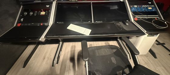 Raven MTI2 Desk & Side Carts (Analog Gear Not Included)