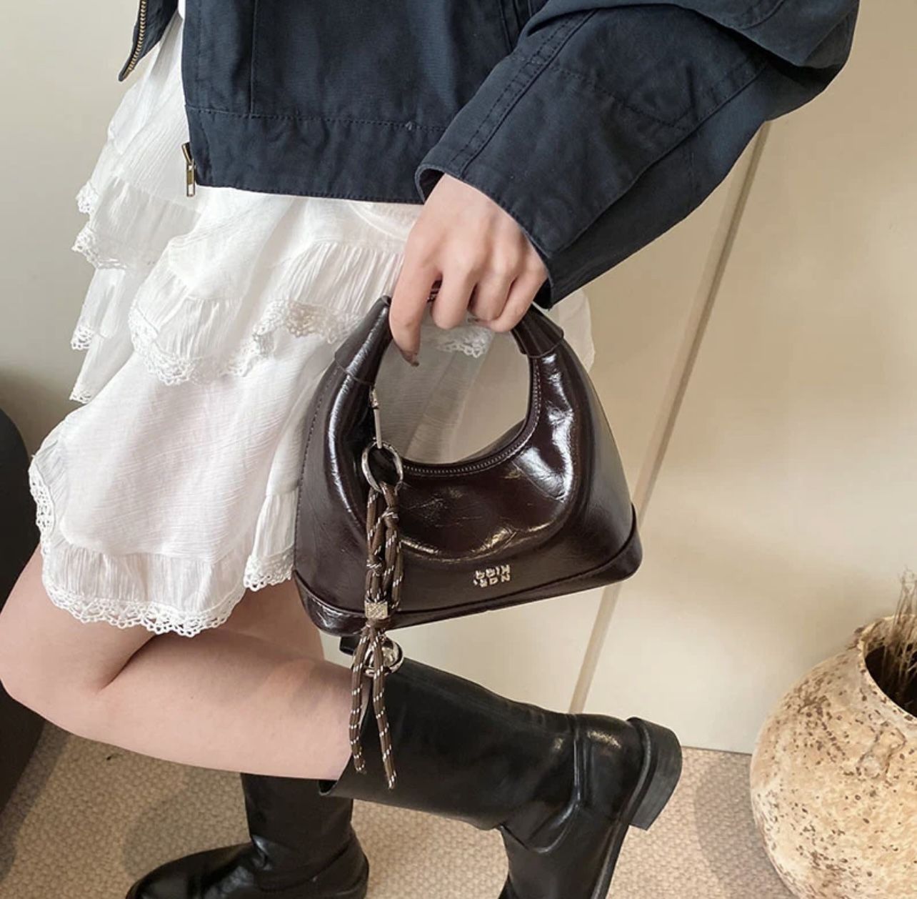 Women's Medium Pu Leather Solid Color Basic Classic Style Dumpling Shape Zipper Handbag
