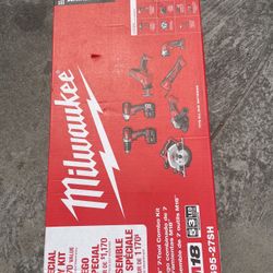 Milwaukee M18 18-Volt Lithium-Ion Cordless Combo Kit 7-Tool w/ 2x Batteries, Charger & Tool Bag  $599 New