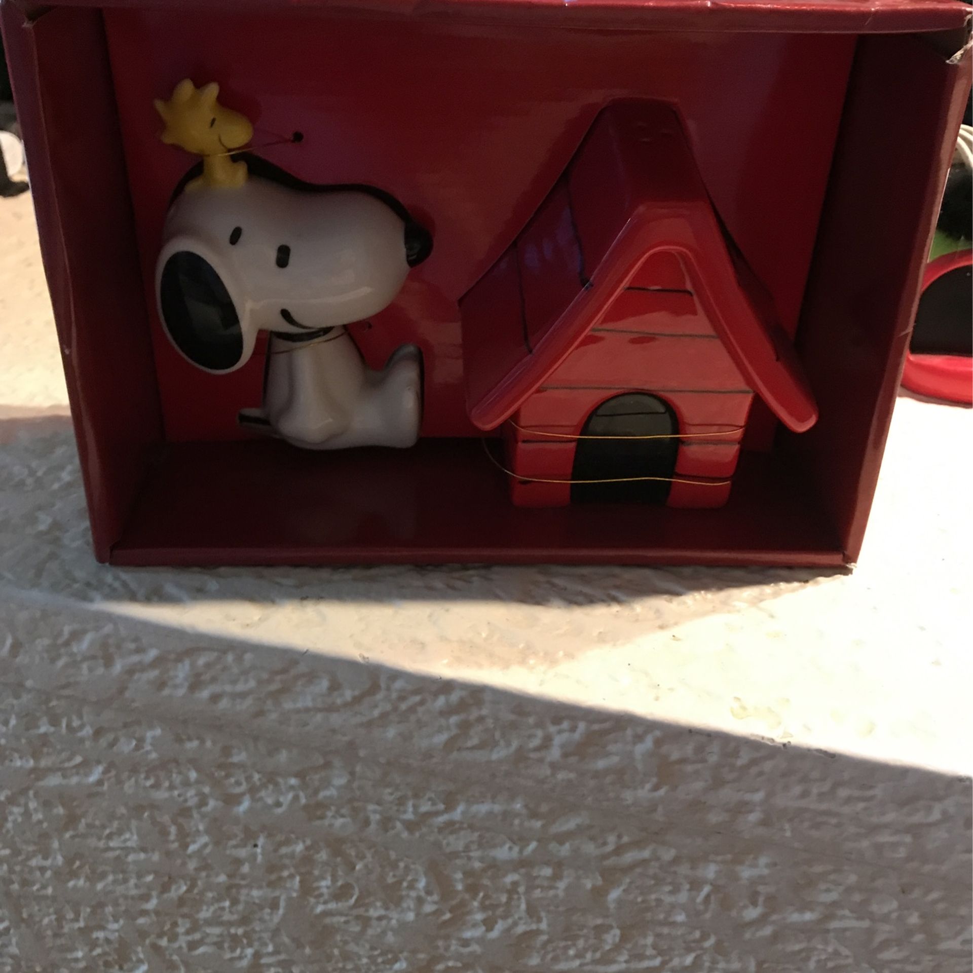 Peanuts Snoopy salt and pepper shaker