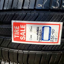(2) 235/40/19 Michelin Defender ² Tire Pair