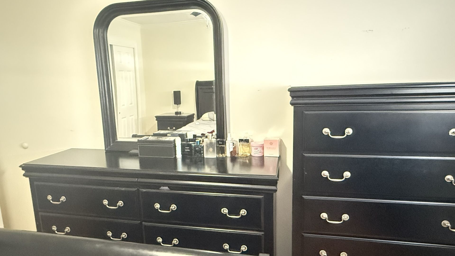 Dresser With Mirror 