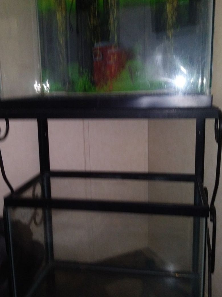 2 Fish Tanks Comes With Iron Stand