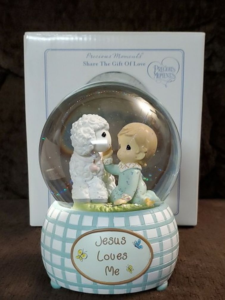 Precious Moments - Musical Water Globe