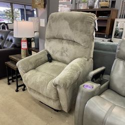 Shadowboxer Toast Power Lift Recliner