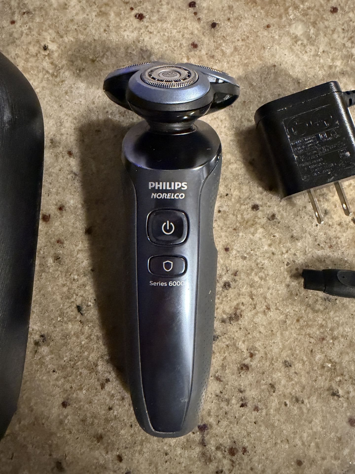 Phillips Norelco Electric Shaver. Like New!!