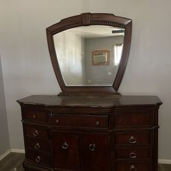 Dresser 